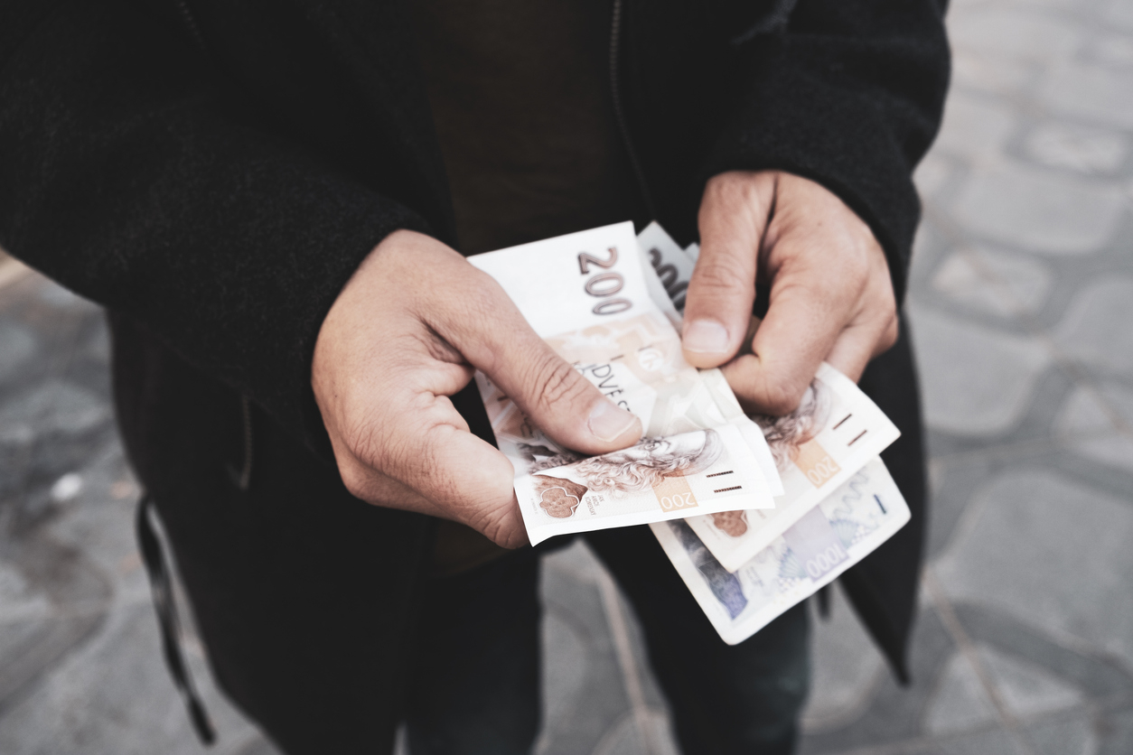 Un paiement en liquide, au black