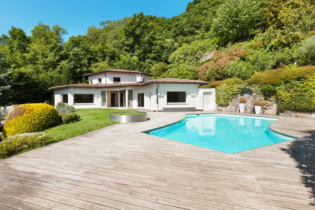 Une maison avec piscine