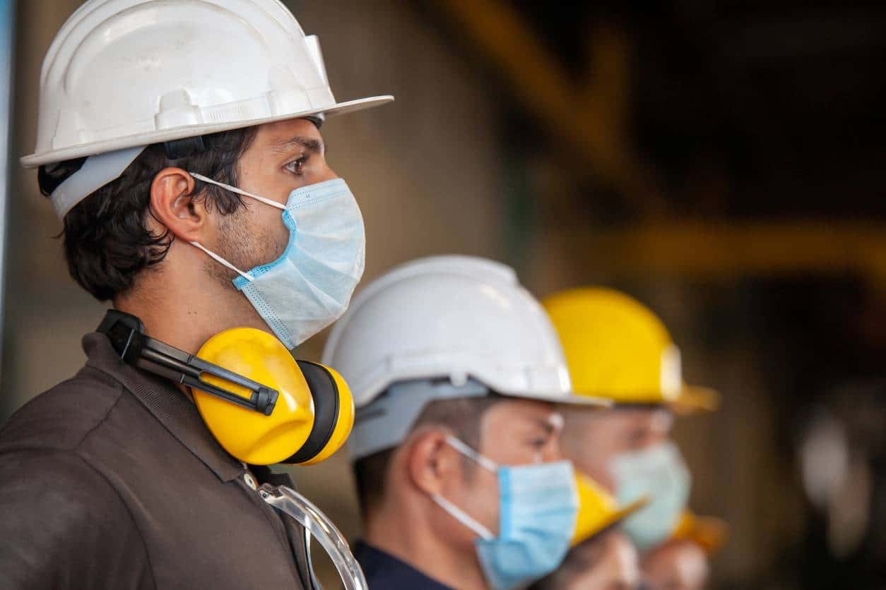 Personnes sur un chantier