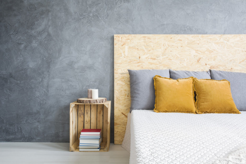 Table de chevet DIY avec une caisse en bois