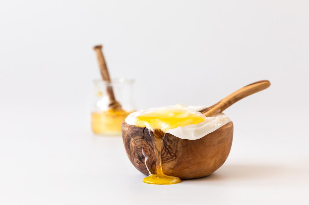 Yaourt et miel pour masque capillaire