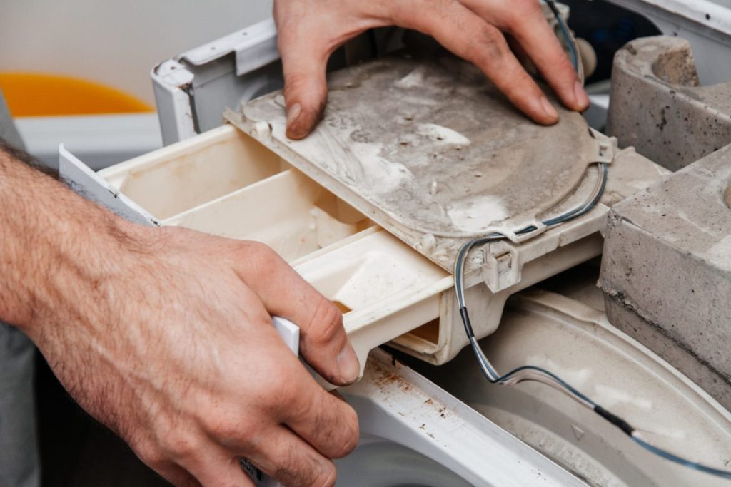 Nettoyage du bac à lessive d'une machine à laver
