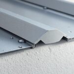 découvrez nos conseils pratiques pour poser un solin efficace contre un mur crépi et assurer une étanchéité parfaite, protégeant ainsi votre façade des infiltrations d'eau.