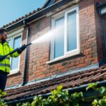 j net gros travaux : nettoyant puissant et efficace pour toitures et façades, élimine saletés, mousses et pollutions pour un nettoyage en profondeur.