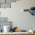 Enduit parpaing : choisir et appliquer l’enduit sur un mur simple découvrez comment choisir et appliquer l'enduit sur un mur en parpaing pour une finition parfaite et durable. guide pratique étape par étape pour embellir et protéger vos murs simples.