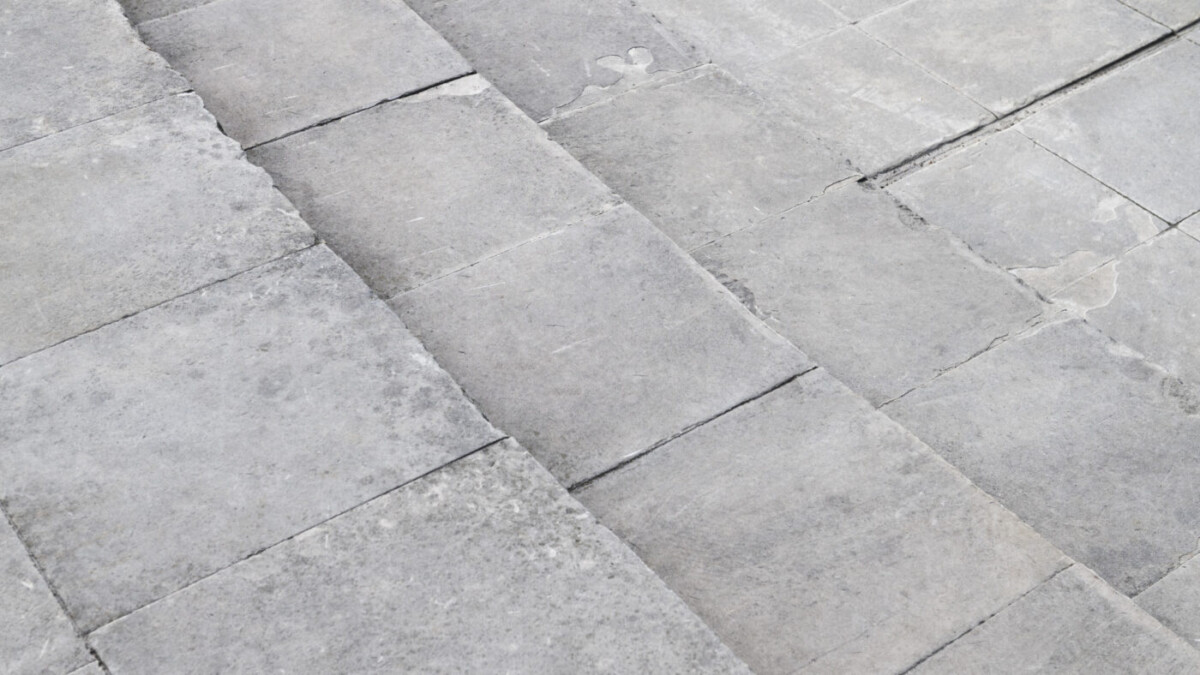 Dalles de béton : le revêtement polyvalent pour vos sols intérieurs et extérieurs